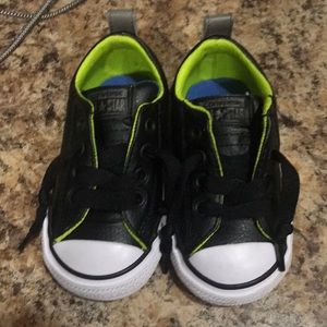 Black converse tennis shoes